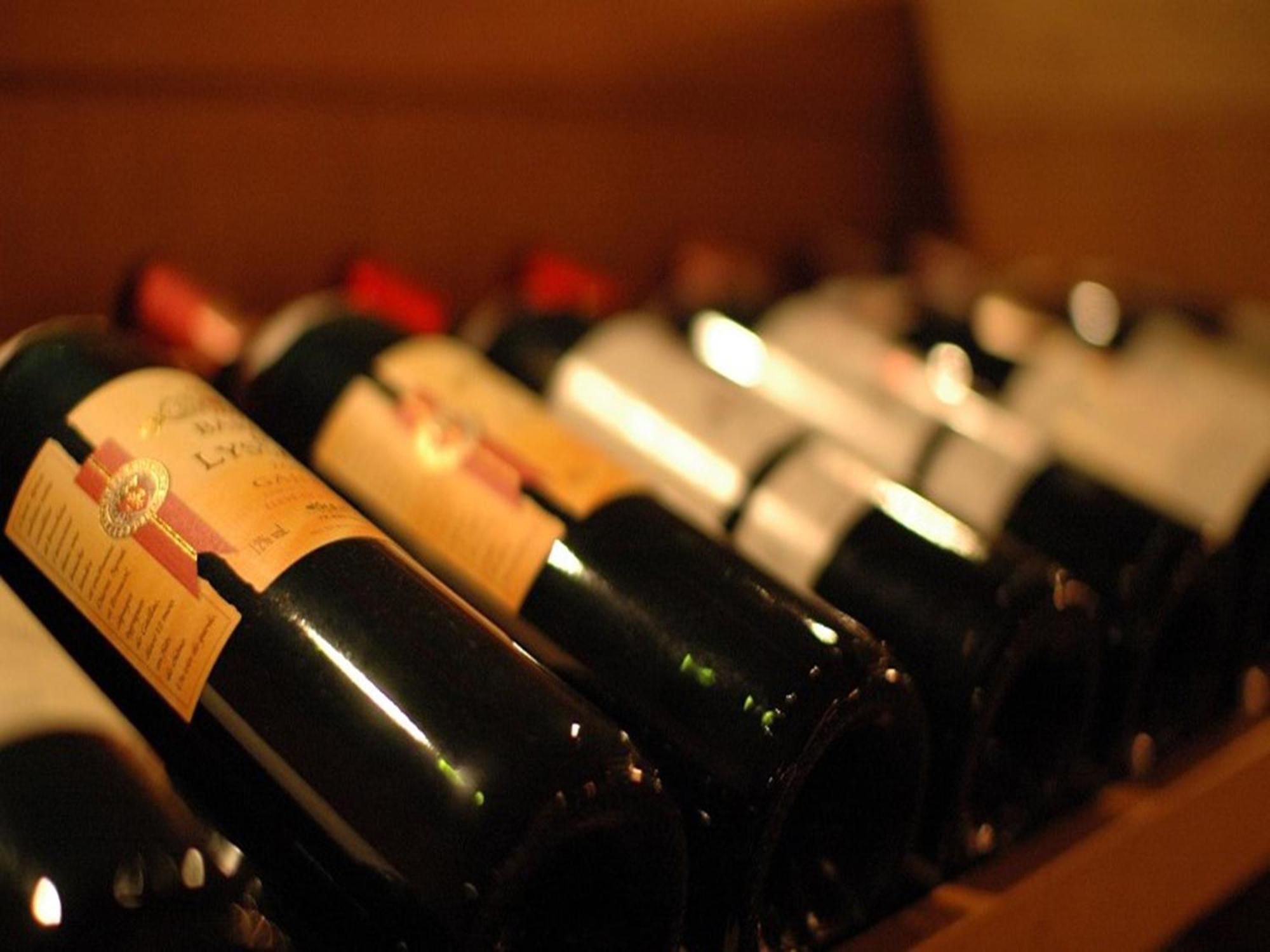 Shin Furano Prince Hotel المظهر الخارجي الصورة Wine bottles