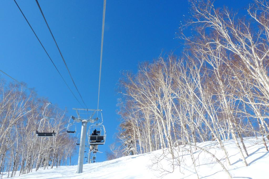 Shin Furano Prince Hotel المظهر الخارجي الصورة The ski lift at Furano Ski Resort