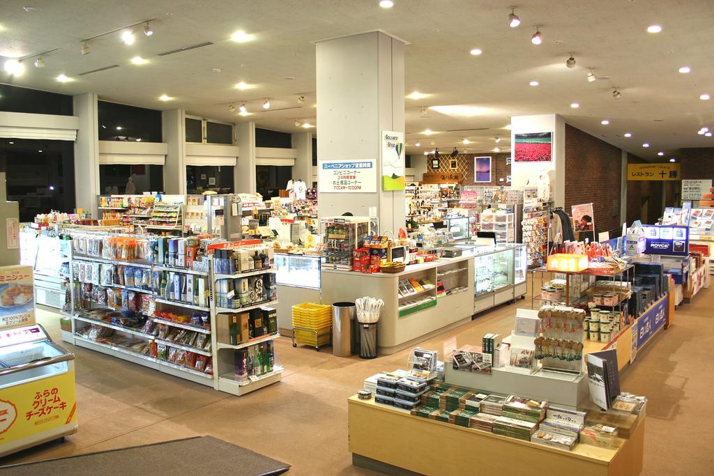 Shin Furano Prince Hotel المظهر الخارجي الصورة A typical department store in Japan