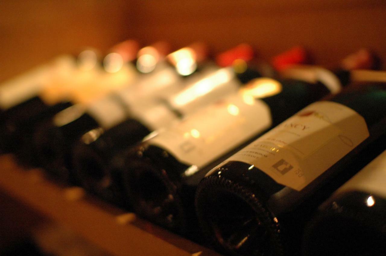 Shin Furano Prince Hotel المظهر الخارجي الصورة Wine bottles in a wine rack